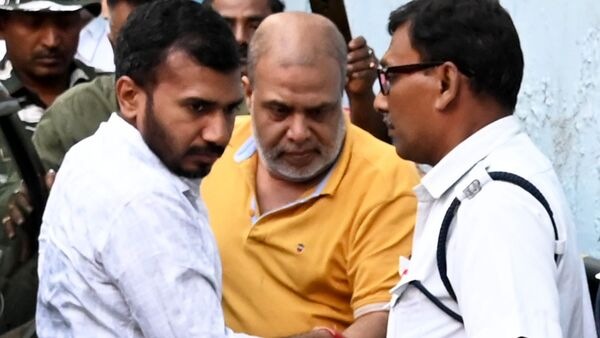 পুরসভায় নিয়োগের নামে ২০০ কোটি টাকা তুলেছিলেন অয়ন শীল, বিস্ফোরক তথ্য ইডির হাতে পুরসভায় নিয়োগের নামে ২০০ কোটি টাকা তুলেছিলেন অয়ন শীল, বিস্ফোরক তথ্য ইডির হাতে