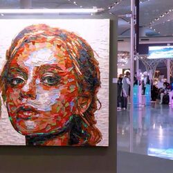 <p>বোতলের ছিপি, কাগজের টুকরো, তার- আবর্জনা দিয়ে অপূর্ব শিল্প মহিলার, চমকে যাবেন</p>