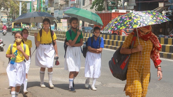 Summer vacation in school: নিজেদের সুবিধা মতো গরমের ছুটি দেওয়ার সিদ্ধান্ত বেসরকারি স্কুলগুলির