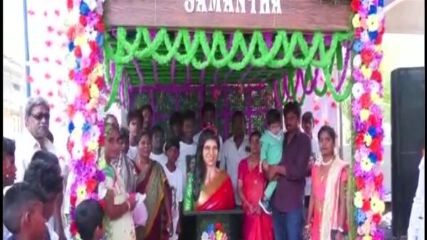 <p>অন্ধ্রপ্রদেশে সামান্থা রুথ প্রভুর মন্দির</p> <p>অন্ধ্রপ্রদেশে সামান্থা রুথ প্রভুর মন্দির</p>