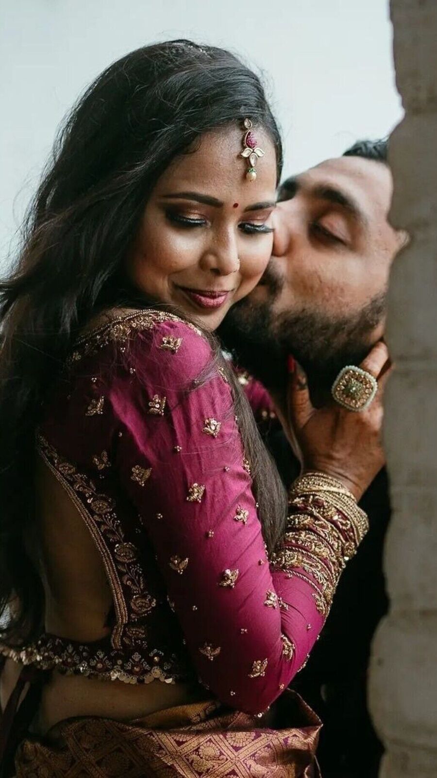 KKR-এর বিস্ময় স্পিনার বরুণ চক্রবর্তীর স্ত্রীকে চেনেন? রইল সেরা ১০ ছবি