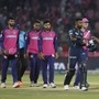 <p>ম্যাচ হারের পর হতাশ রাজস্থানের ক্রিকেটাররা। ছবি- এপি</p> (AP)