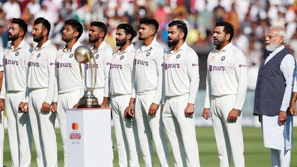 <p>জাতীয় সঙ্গীতের প্রতি সম্মান জানানোর কথা বলা হয়েছে সংবিধানে।</p> <p>জাতীয় সঙ্গীতের প্রতি সম্মান জানানোর কথা বলা হয়েছে সংবিধানে।</p>