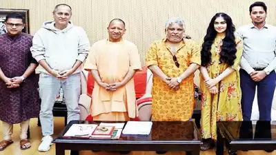 <p><i>কেরালা স্টরি টিমের সঙ্গে আদিত্যনাথ। </i></p> <p><i>কেরালা স্টরি টিমের সঙ্গে আদিত্যনাথ। </i></p>