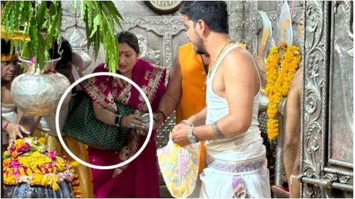 <p><i>গর্ভগৃহে সুনীতা। </i></p> <p><i>গর্ভগৃহে সুনীতা। </i></p>