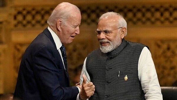 Biden asks for Modi’s Autograph: মোদীতে মুগ্ধ বাইডেন, প্রধানমন্ত্রীর থেকে অটোগ্রাফ চেয়ে বসলেন মার্কিন প্রেসিডেন্ট