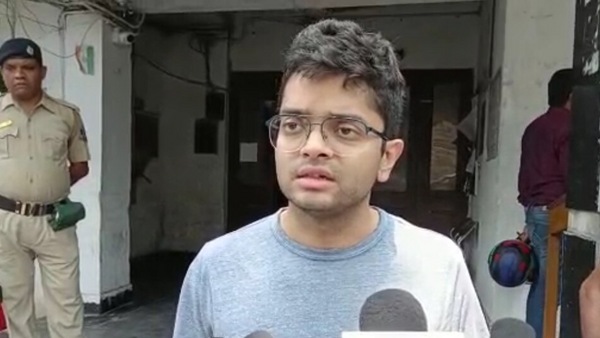 <p>প্রয়াত অভিনেত্রী সুচন্দ্রার স্বামী দেবজ্যোতি সেনগুপ্ত</p> <p>প্রয়াত অভিনেত্রী সুচন্দ্রার স্বামী দেবজ্যোতি সেনগুপ্ত</p>
