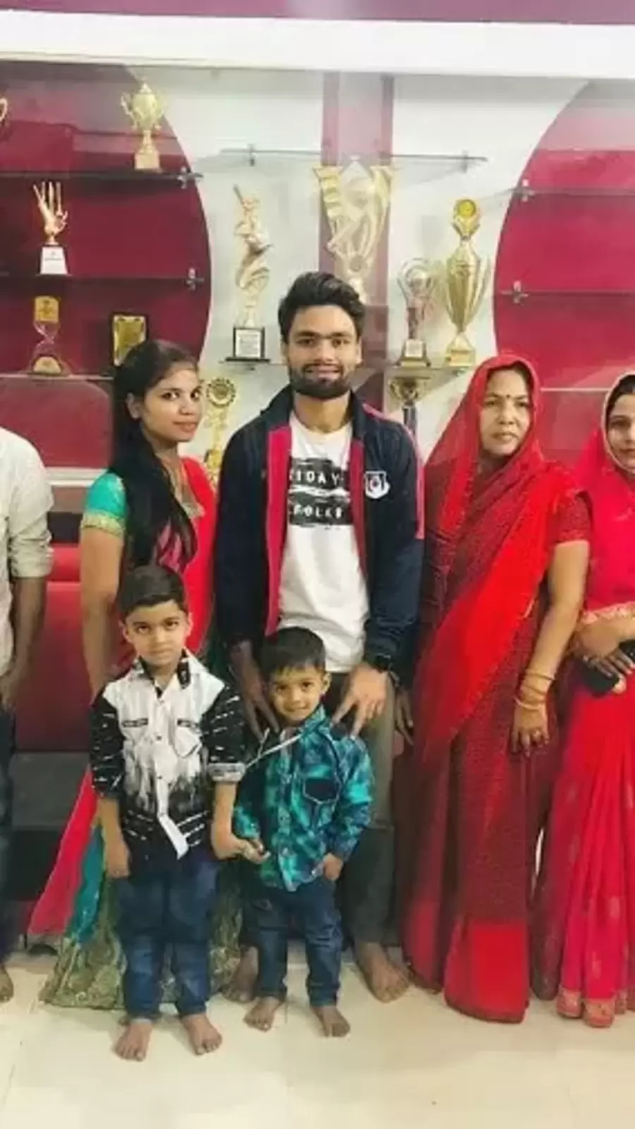 KKR-তারকা রিঙ্কু সিংয়ের পরিবারে সদস্যরা কে কী করেন, চিনে নিন তাঁদের