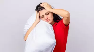 वारंवार ताप आणि सर्दी: वारंवार ताप आणि सर्दी हे अजिबात चांगले लक्षण नाहीत. शरीर अधिक आळशी होते. तज्ज्ञांच्या मते, झोपेच्या कमतरतेमुळे असे होते.