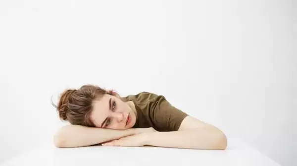 चिडचिडपणा: झोपेच्या कमतरतेचाही मनावर परिणाम होतो. पटकन राग येऊ लागतो. हव्या त्या गोष्टी हाताशी न मिळाल्यास मूड चिडचिड होतो.