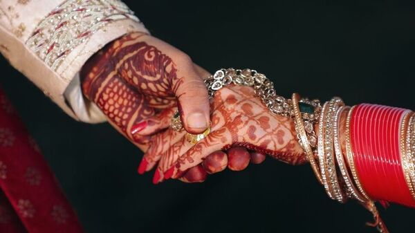 &nbsp;जर नात्यात वयाचे अंतर २० वर्षे असेल तर ते तुटण्याची ९५ टक्के शक्यता असते. संशोधन म्हणते. त्यातही वयाचा फरक १ वर्ष असेल तर नातं तुटण्याची शक्यता ३ टक्के असते असंही म्हटलं जातं.