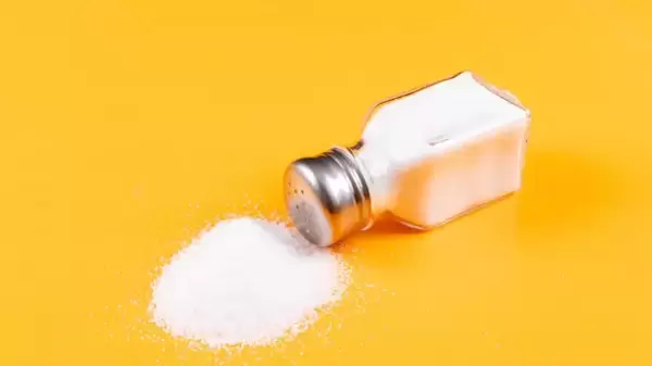 बाथरूम आणि बेडरूममध्ये मीठ - जर जोडीदारांमध्ये सारखी भांडणं होत असतील तर बेडरूमच्या एका कोपऱ्यात मीठ ठेवा. गृहदोष असल्यास बाथरूमच्या एका कोपऱ्यात मीठ ठेवा. मात्र १० ते १२ तासांनंतर हे मीठ काढून टाकावं असं तज्ज्ञांचं म्हणणं आहे.(Disclaimer : या लेखात देण्यात आलेली माहिती ही सर्वसामान्य ज्ञानावर आधारित असून 'हिंदुस्तान टाइम्स मराठी याची पुष्टी करत नाही. अवलंब करण्यापूर्वी तज्ज्ञांचा सल्ला घ्यावा.)