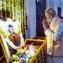 <p>সাভারকরকে প্রণাম করছেন মোদী</p> (PTI) <p>সাভারকরকে প্রণাম করছেন মোদী</p> (PTI)
