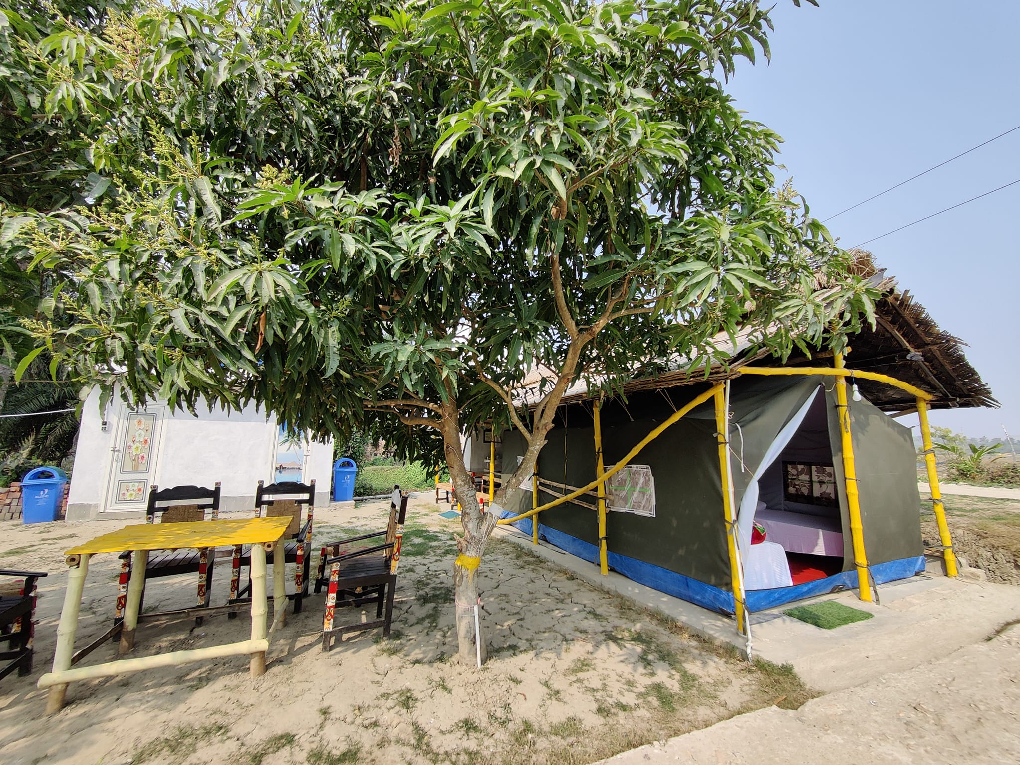 <p>থাকুন টেন্টে। (ছবি সৌজন্যে- ফেসবুক)</p> <p>থাকুন টেন্টে। (ছবি সৌজন্যে- ফেসবুক)</p>