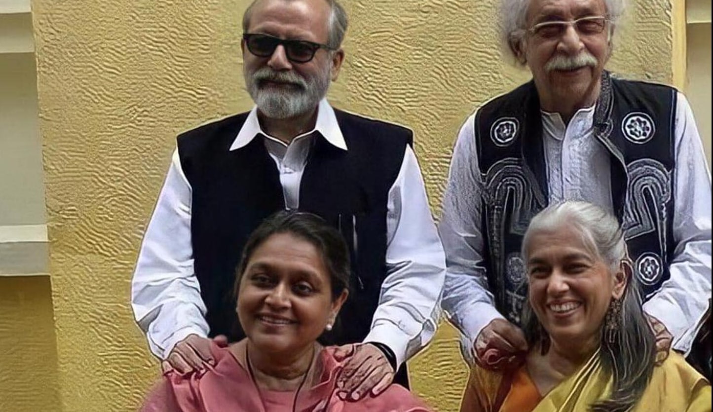 <p>স্বামী পঙ্কজ ও নাসিরের সঙ্গে একফ্রেমে সুপ্রিয়া ও রত্না (ছবি-ইনস্টাগ্রাম)</p> <p>স্বামী পঙ্কজ ও নাসিরের সঙ্গে একফ্রেমে সুপ্রিয়া ও রত্না (ছবি-ইনস্টাগ্রাম)</p>