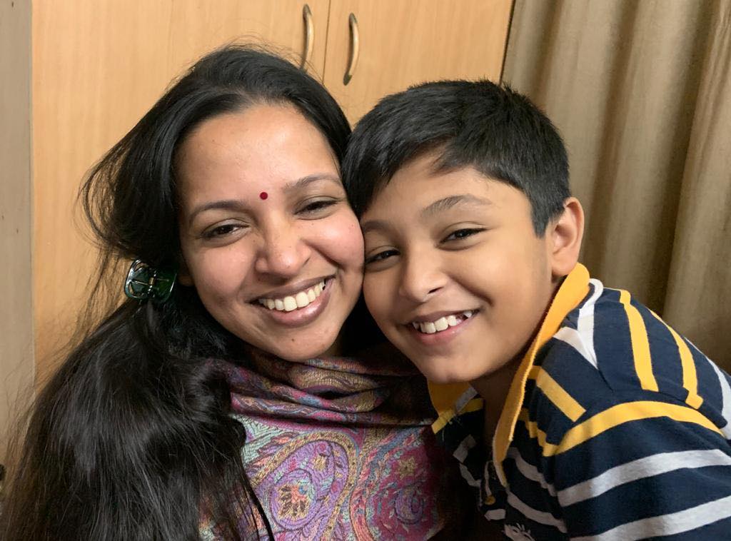 <p>চঞ্চল চৌধুরীর চিকিৎসক স্ত্রী শান্তা ও তাঁর ছেলে শুদ্ধ</p> <p>চঞ্চল চৌধুরীর চিকিৎসক স্ত্রী শান্তা ও তাঁর ছেলে শুদ্ধ</p>