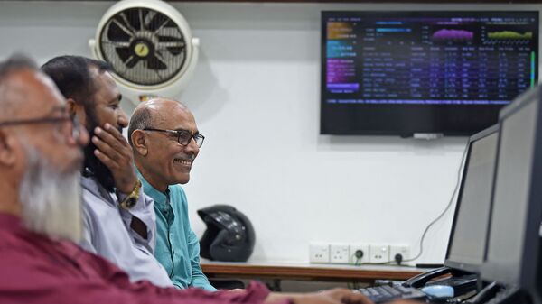 Pakistan stock market: শেষলগ্নে পাকিস্তানের প্রাণ বাঁচতে ১৫ বছরে সর্বোচ্চ দৈনিক উত্থান হল শেয়ার বাজারের