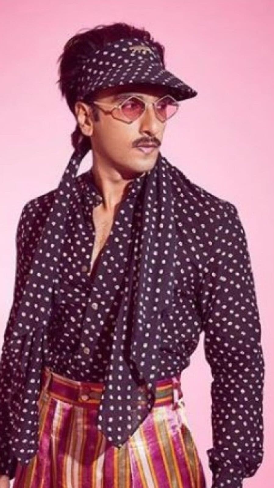 Ranveer Singh weird dress: তাঁর জীবনে রোজই যেন মেটগালা! দেখুন Birthday Boy রণবীর সিংয়ের সেরা ১০ ‘আজব’ পোশাক