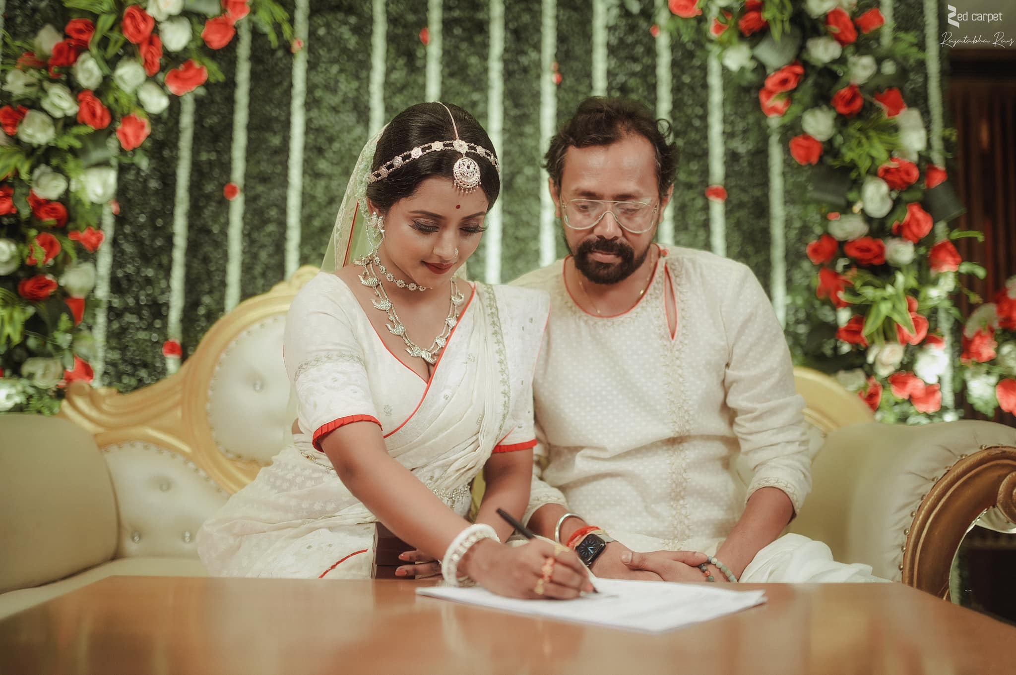 <p>চলছে সই-সাবুদের পর্ব (ছবি-ফেসবুক) </p> <p>চলছে সই-সাবুদের পর্ব (ছবি-ফেসবুক) </p>