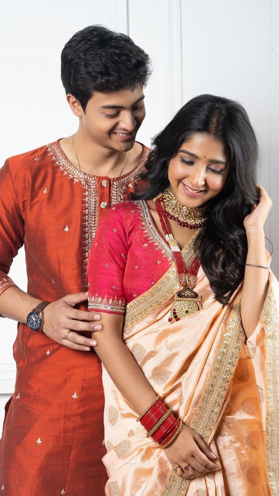 'অনুরাগের ছোঁয়া'য় অভিনয় করে লক্ষাধিক টাকা আয়, কত পারিশ্রমিক দিব্যজ্যোতি-স্বস্তিকাদের? tory