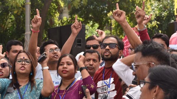 DA Movement: হয় ডিএ, নয় স্বেচ্ছামৃত্যু, এবার রাষ্ট্রপতির কাছে গণ আবেদন জানাবেন অবসরপ্রাপ্তরা