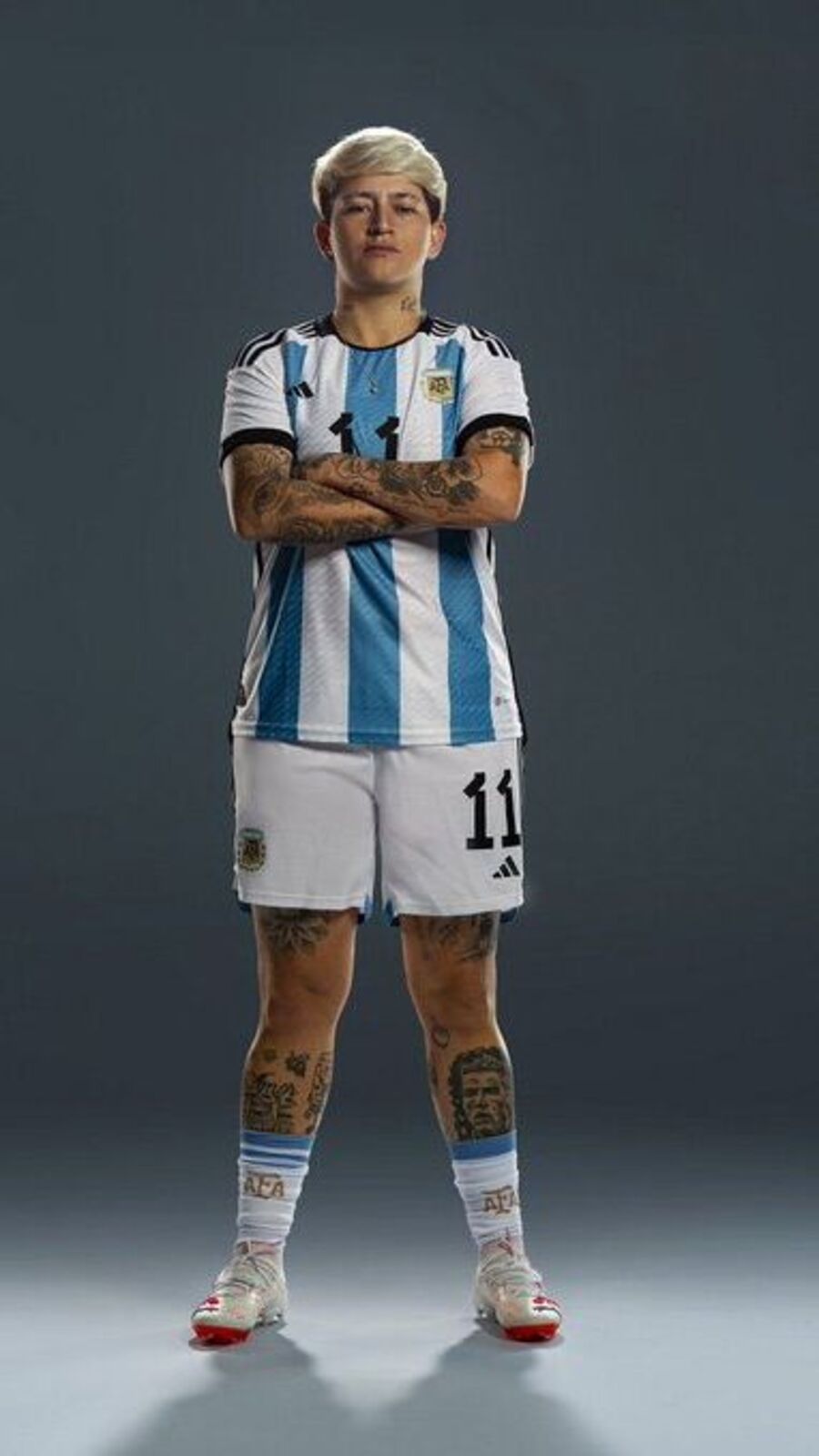 মেসির দেশের ফুটবলারের পায়ে রোনাল্ডোর ট্যাটু! বিশ্বকাপ খেলতে এসে বিতর্কে জড়ালেন ইয়ামিলা রডরিগেজ