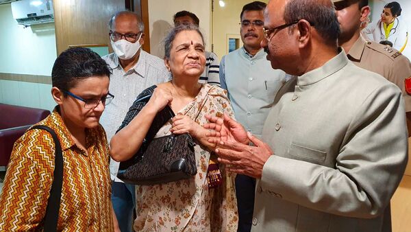 Buddhadeb Bhattacharjee latest health update: বিকেলেও মিলল না স্বস্তির খবর, বুদ্ধদেববাবু এখন কেমন আছেন? জানাল হাসপাতাল