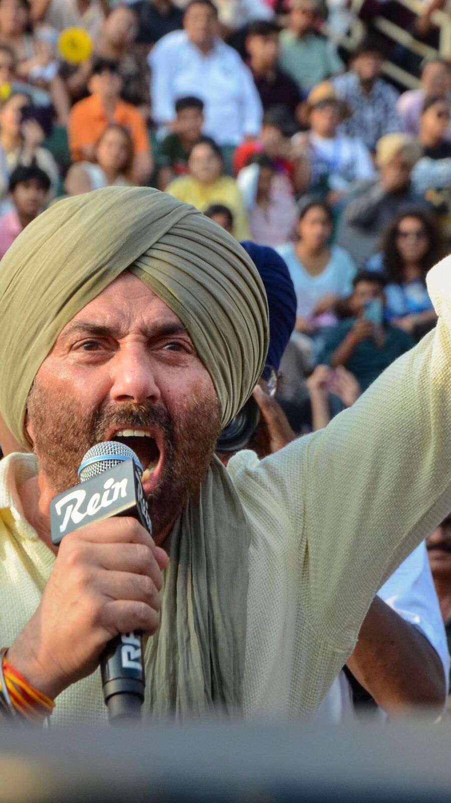 বুড়ো হাড়ের ভেলকি! ৬৫ বছরের সানির গদর ২-এর সঙ্গে ছুঁলেন নতুন মাইলস্টোন!