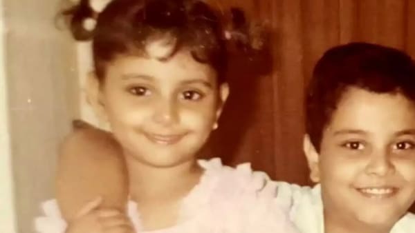 <p>দাদার সঙ্গে রুক্মিণী</p>