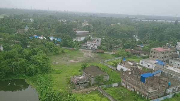 <p>রাস্তার ওপাশে নারায়ণপুর এলাকা। ছবি ওয়েস্ট বেঙ্গল স্টেট ইউনিভার্সিটি থেকে তোলা।</p> <p>রাস্তার ওপাশে নারায়ণপুর এলাকা। ছবি ওয়েস্ট বেঙ্গল স্টেট ইউনিভার্সিটি থেকে তোলা।</p>