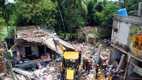 Illegal firecracker factory: রাজ্যে ৫,৫৫৬ টি বেআইনি বাজি কারখানা, জল গড়াতে পারে পরিবেশ আদালতে