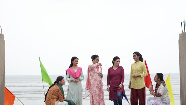 <p>মন্দামণিতে 'কার কাছে কই মনের কথা'র টিম</p> <p>মন্দামণিতে 'কার কাছে কই মনের কথা'র টিম</p>