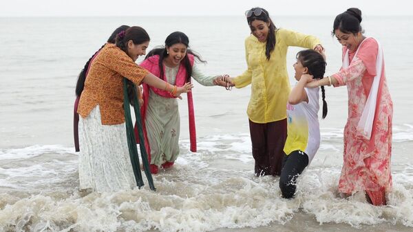 <p>মন্দামণিতে 'কার কাছে কই মনের কথা'র টিম</p> <p>মন্দামণিতে 'কার কাছে কই মনের কথা'র টিম</p>
