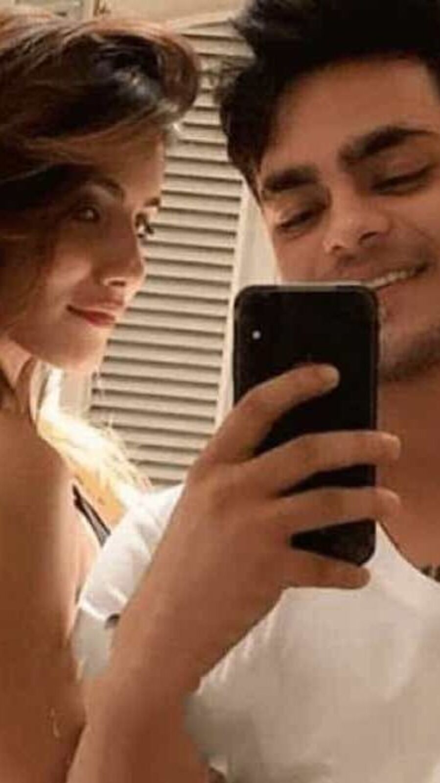 Aditi Hundia: ইশান কিষাণের পাশের ওই মেয়েটিকে চেনেন? এই ‘প্রেমিকা’র পরিচয় জানতেই হবে