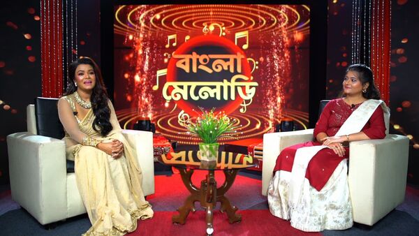 <p>'বাংলা মেলোডি' অনুষ্ঠানের সঞ্চালনায় সোনালী</p> <p>'বাংলা মেলোডি' অনুষ্ঠানের সঞ্চালনায় সোনালী</p>