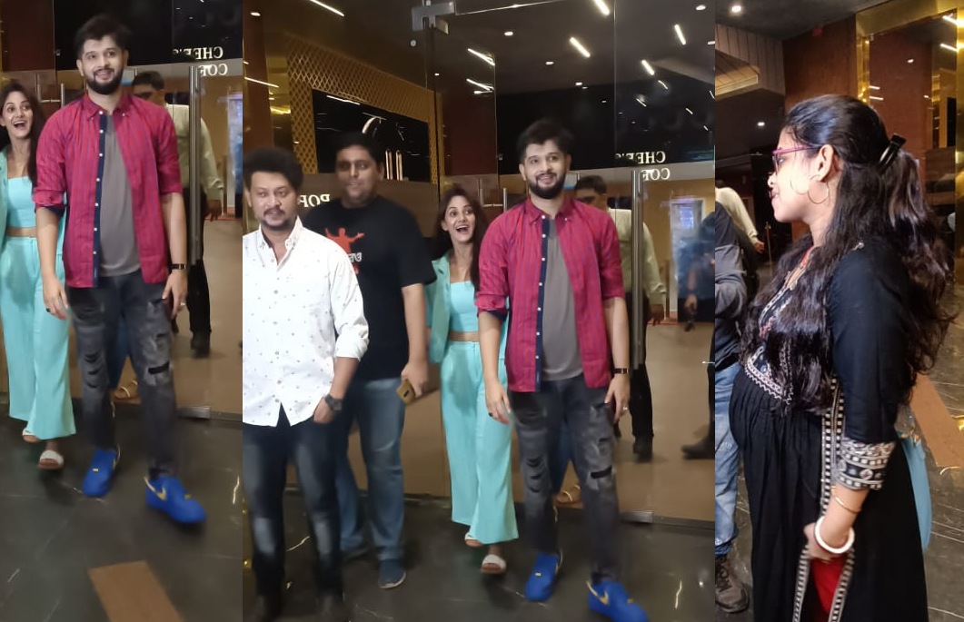 <p>শাহরুখের ছবি দেখতে ভোর ৫টাই আগেই থিয়েটারের হাজির নীল-তৃণা (নিজস্ব চিত্র)</p> <p>শাহরুখের ছবি দেখতে ভোর ৫টাই আগেই থিয়েটারের হাজির নীল-তৃণা (নিজস্ব চিত্র)</p>