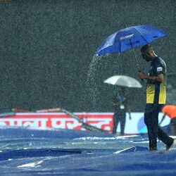 <p>সকাল থেকেই বৃষ্টি শুরু কলম্বোয়! রিজার্ভ ডে'তেও ভেস্তে যাবে ভারত-পাকিস্তান ম্যাচ?</p>