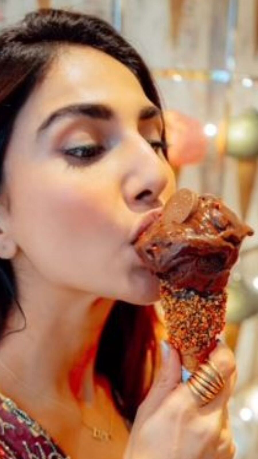 Vaani Kapoor Video: বলিউড হিরোইনরা নাকি না খেয়ে থাকে! বাণী কাপুরের এই ভিডিয়োটি দেখুন