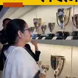 <p>মমতাকে স্বাগত জানাল রিয়াল মাদ্রিদ! ঘুরে দেখলেন রোনাল্ডো, কাসিয়াসদের জেতানো ট্রফি</p>