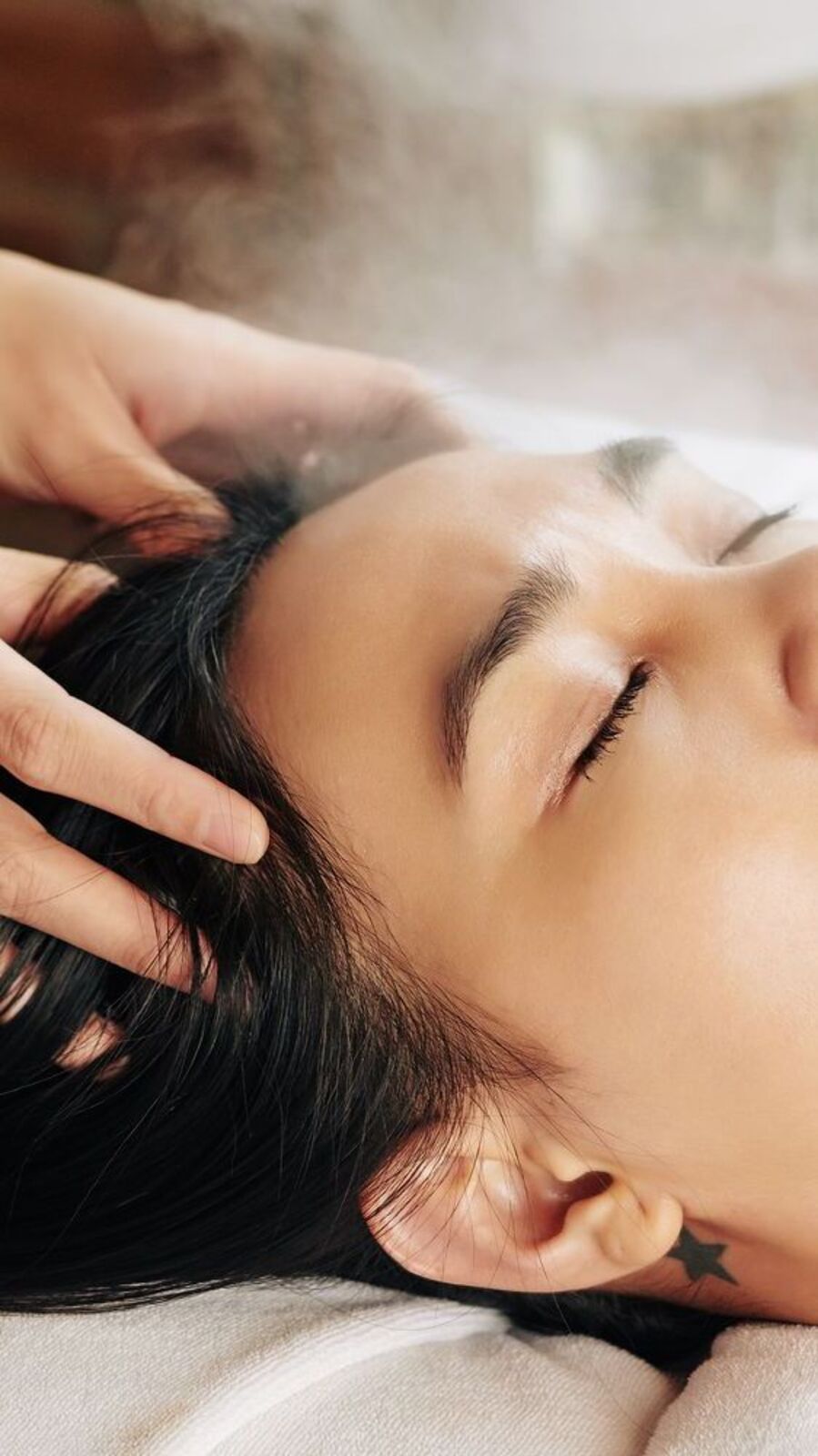 Hair Fall Remedy: প্রচুর চুল পড়ছে? এই ঘরোয়া উপায়ে ফিরে পান ঘন কালো চুল
