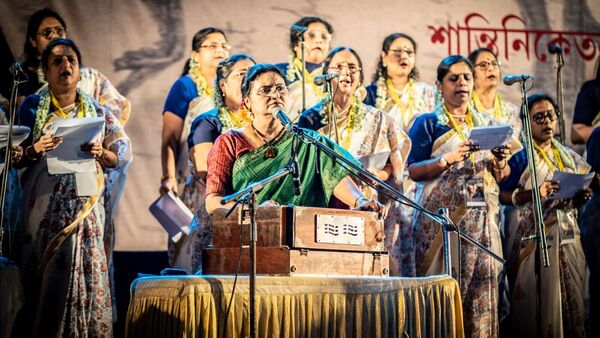 <p>সুচিত্রা মিত্রের জন্মশতবর্ষ উপলক্ষে পূরবী আয়োজিত বিশেষ অনুষ্ঠান</p> <p>সুচিত্রা মিত্রের জন্মশতবর্ষ উপলক্ষে পূরবী আয়োজিত বিশেষ অনুষ্ঠান</p>