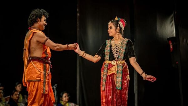 <p>চিত্রাঙ্গদার ভূমিকায় মধুবনী</p> <p>চিত্রাঙ্গদার ভূমিকায় মধুবনী</p>