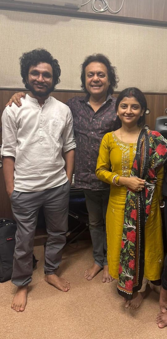 <p>পণ্ডিত তন্ময় বসুর সঙ্গে অদিতি</p> <p>পণ্ডিত তন্ময় বসুর সঙ্গে অদিতি</p>