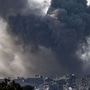 <p>গাজা শহর থেকে ধোঁয়া উঠছে।  (Photo by Aris MESSINIS / AFP)</p> (AFP)