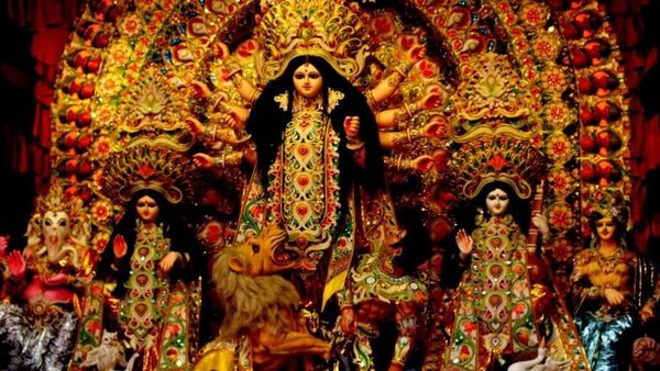 Durga Puja 2023: প্যান্ডেল হপিং করতে যাচ্ছেন? এই ক’টি জিনিস ব্যাগে না রাখলেই নয় – Durga Puja 2023: These 7 things must carry with you for pandal hopping.