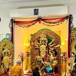 <p>ইংল্যান্ডের পুজোয় উপচে পড়ল ভিড়, বোল্টনের রামকৃষ্ণ মিশনের বেলুড় পেল বাঙালি</p>