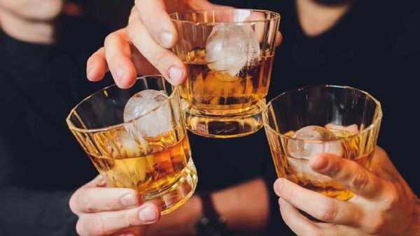 Dashami Alcohol Hangover: দশমীর মদের হ্যাংওভার কাটিয়ে একাদশীতে যেতে হবে অফিস! হাতের কাছে রাখুন এই ৫ – to get rid of Alcohol Hangover you can try these 5 home remedies next morning