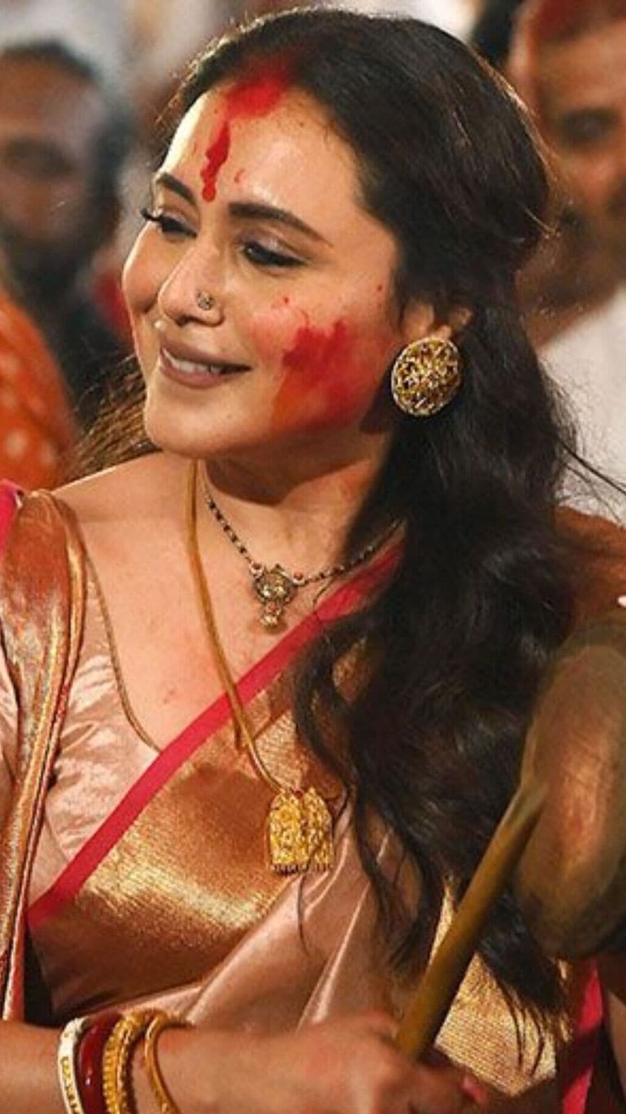 Bollywood Sindoor Khela: দেবী বরণ রানি, পূজা, সুমনাদের! বলিপাড়ায় এবারও হল চোখধাঁধানো সিদুঁর খেলা