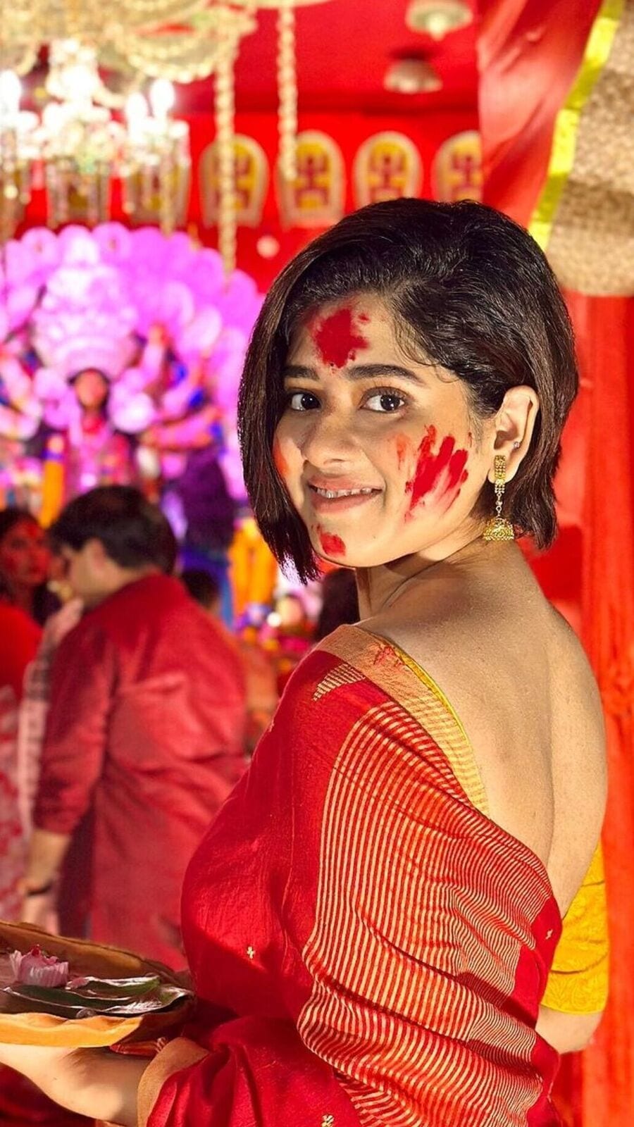Tollywood Sindoor Khela: উমাকে বরণ করার ফাঁকে সিঁদুর খেলায় মেতে উঠল টলিপাড়া, এলেন কারা? দেখুন ছবি