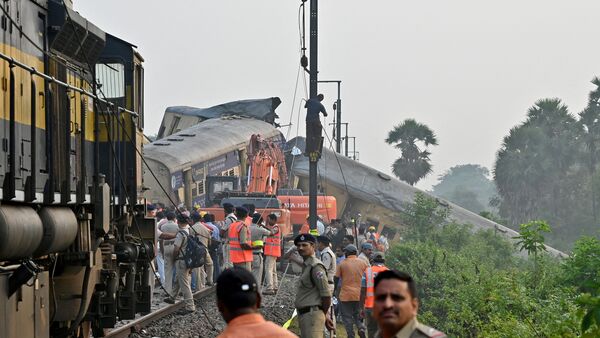 Andhra Train accident update: রেড সিগন্যাল না দেখে এগিয়েছে ট্রেন, রেল কর্মীর গাফিলতি! অন্ধ্রের ট্রেন দুর্ঘটনার কারণ কী?